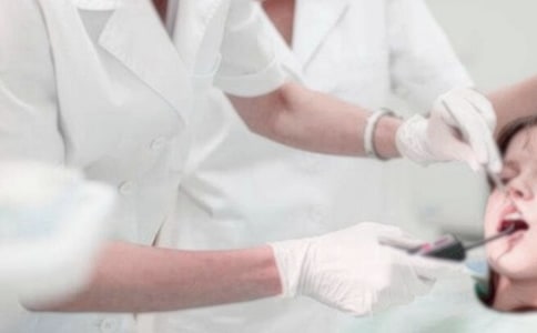 小班语言教案:小河马拔牙