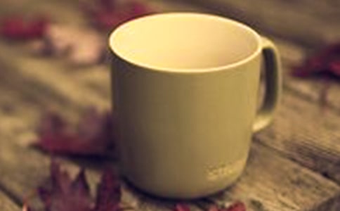 中班科学《各种各样的杯子》教案