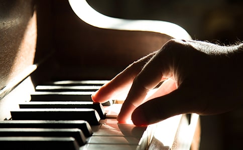 韩愈《听颖师弹琴》鉴赏