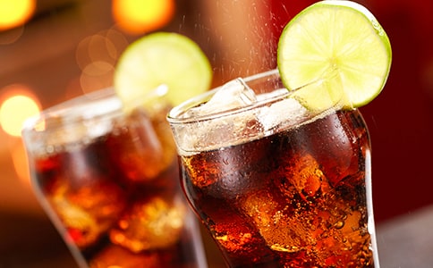 大班健康优质课教案及教学反思《好玩的可乐瓶》