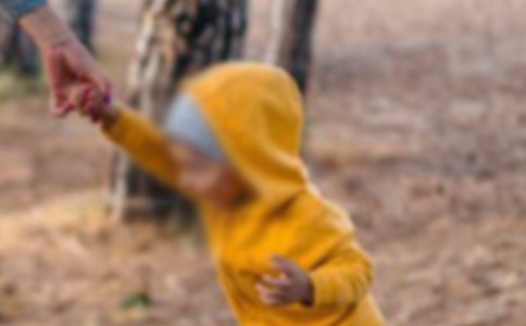 男孩跪求北大名师 渴望接受写作指点