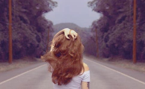 浅谈中国女性命运在诗歌中的展现 (人教版)