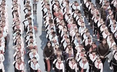 《升国旗》的教学反思(热)