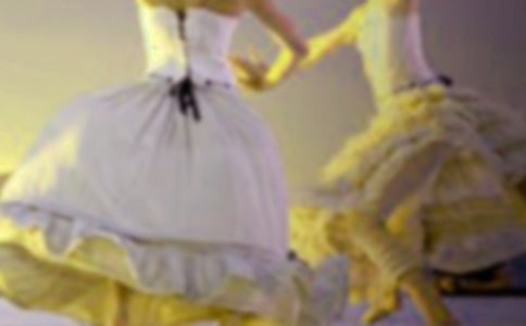 《跳舞的树叶娃娃》教案