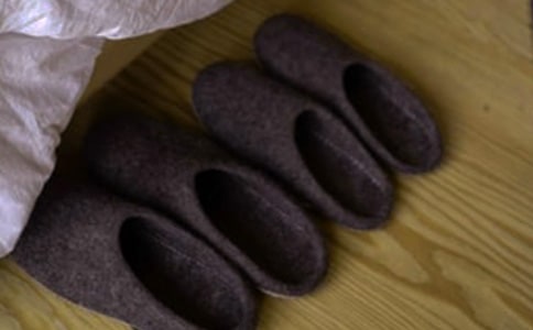 大班装饰画《彩色的小拖鞋》教案