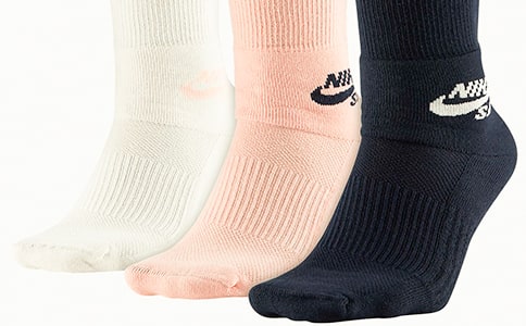 小班综合教案《多彩的袜子》