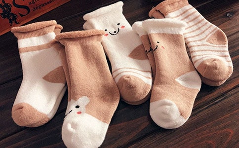 小班社会活动教案详案反思:穿袜子