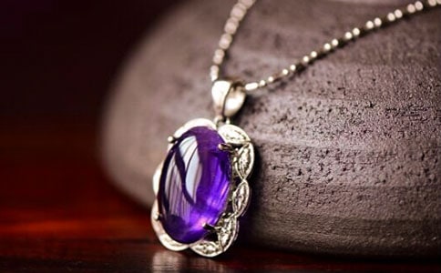 一个美丽的夜晚--再读莫泊桑的《项链》