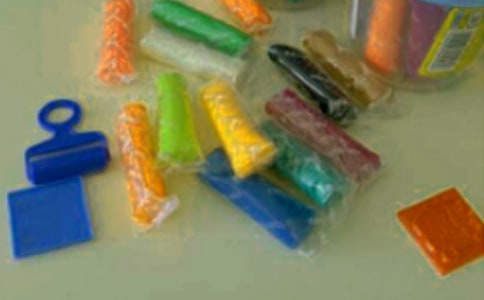 中班美术教案:捏橡皮泥动物