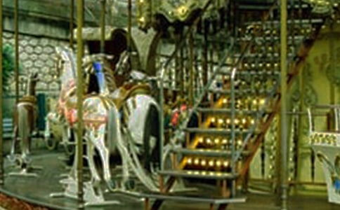 中班教案《旋转木马》