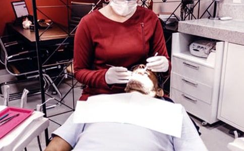 小班语言教案:牙医有蛀牙