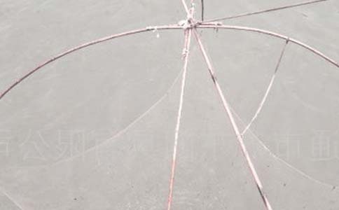 诚信老爹织渔网替已故儿子还债