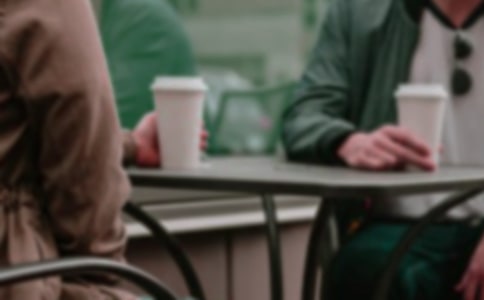 15岁女中学生携巨款千里约会网上情人